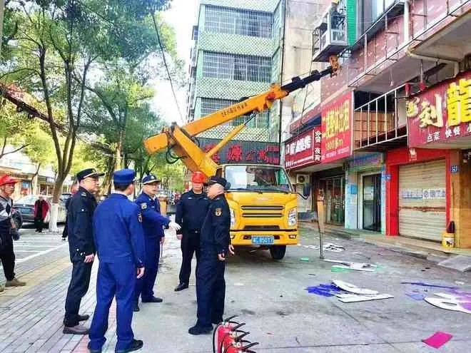 湘潭消防高效響應(yīng)群眾舉報(bào)24小時(shí)破解高層商場(chǎng)消防系統(tǒng)癱瘓隱患